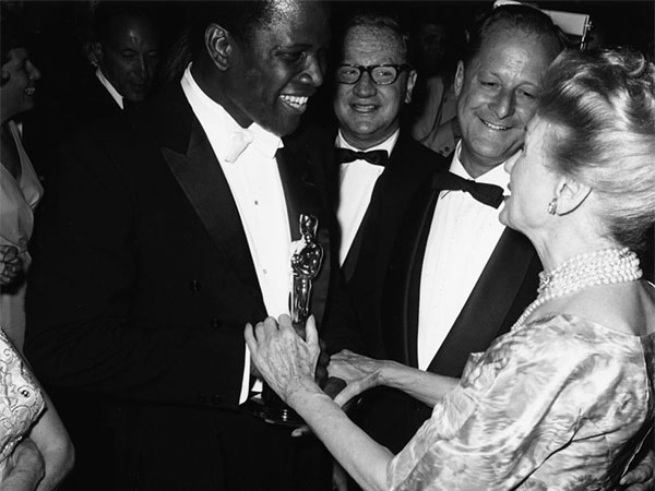 على مدار تاريخ حفلات توزيع جوائز الأوسكار... رائد يختار لكم اللحظات التي لا تنسى